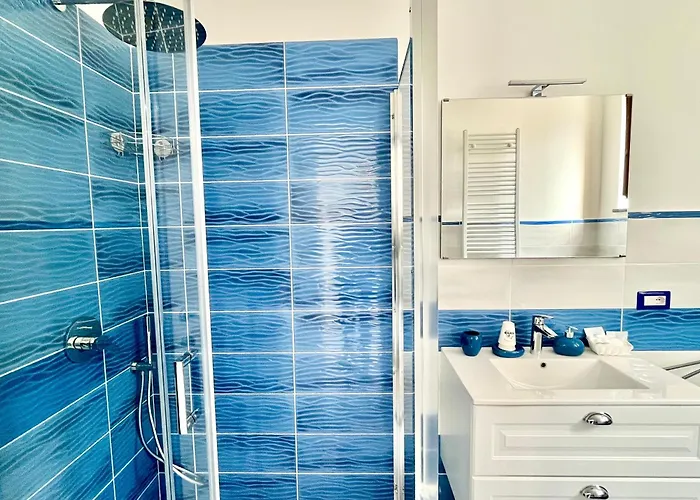 Couette-café The Wind Rose SantʼAgata sui Due Golfi